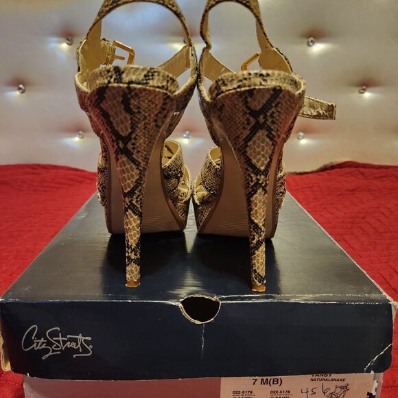 Women's size 7 Snakeskin Platform Heeled Sandals - Picture 4 of 4